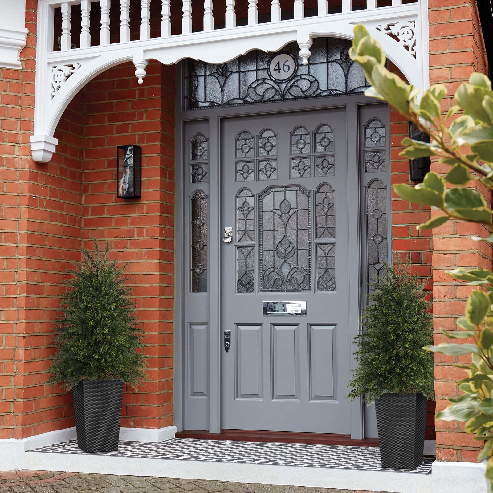 This product is a MUSE Design Gold Winner; its leaves droop downward like willow branches, creating a look that is both beautiful and natural.